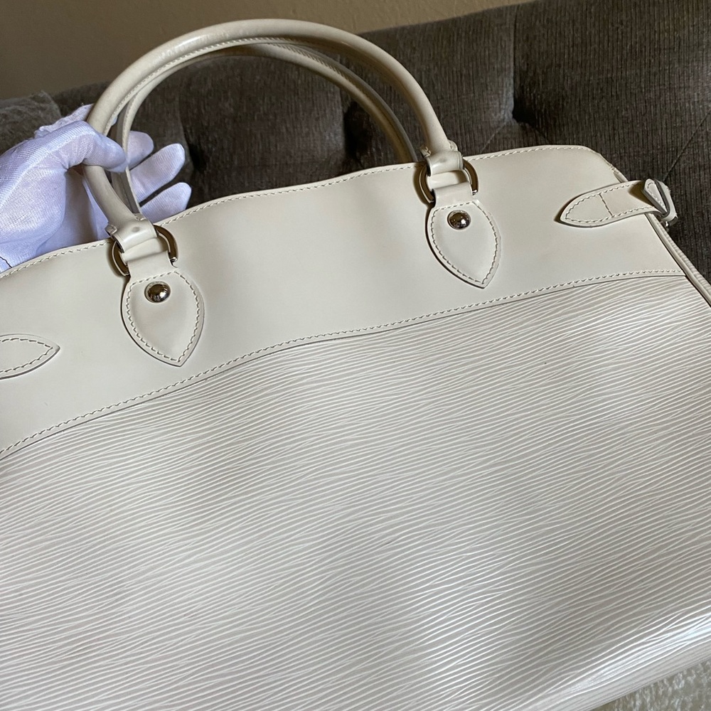 SALE!LOUIS VUITTON Passy EPI GM Ivoire Satchel - Picture 9 of 16